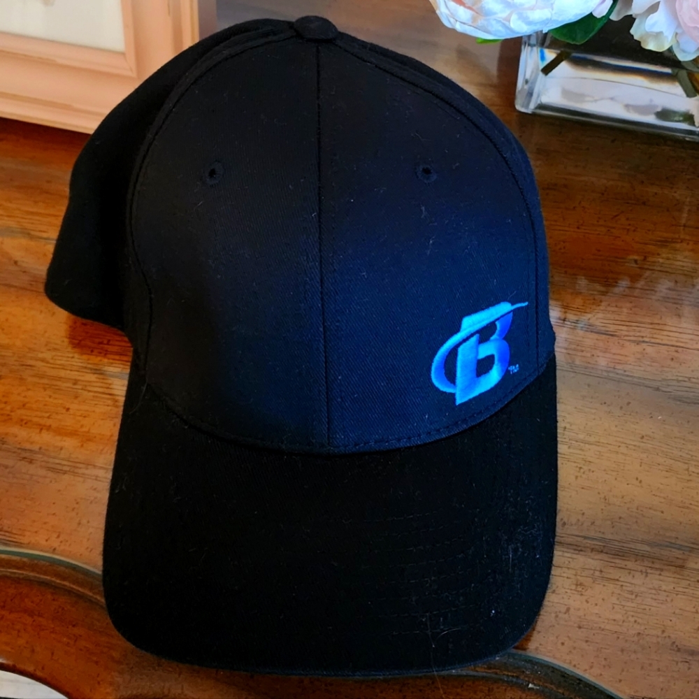 Black bodybuilding.com hat